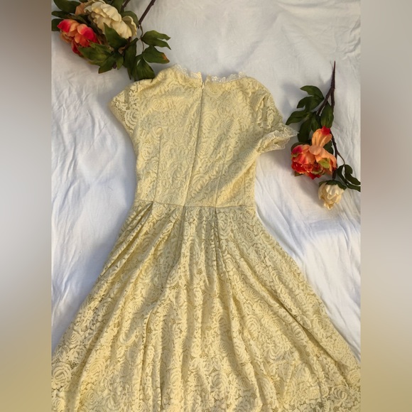 1950s style yellow lace vintage swing dress - Picture 8 of 10